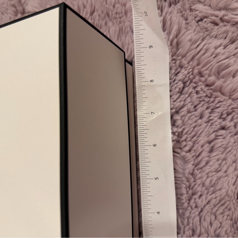 CHANEL White and Black Branded Gift Box Set - Picture 4 of 5